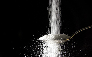food-sugar-salt-metal-spoon-pour-spoonful-black-background-1920x1200