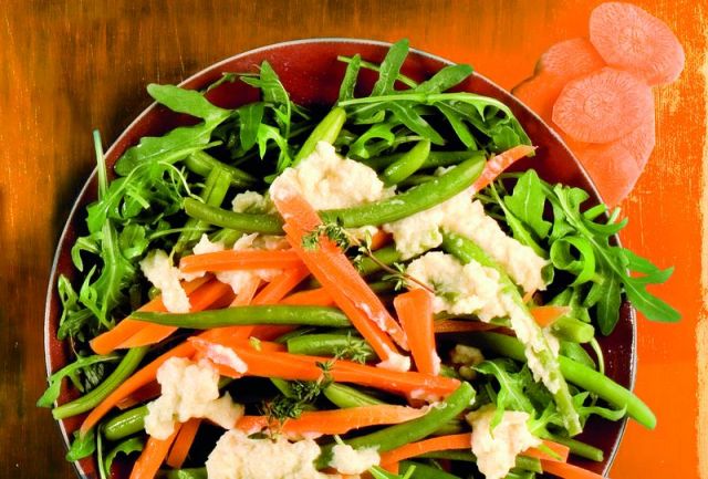 Fagiolini_e_carote_con_rucola_e_salsina_di_finocchi_al_timo
