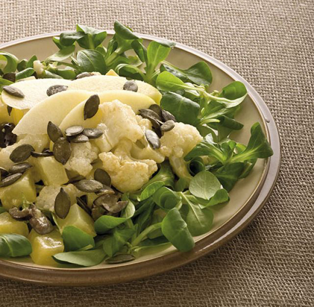 Insalata_con_cavolfiore_e_patate_ai_semi_di_zucca