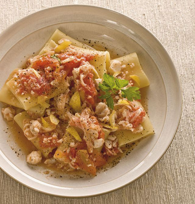 Paccheri_alla_ricciola_con_limone_e_prezzemolo