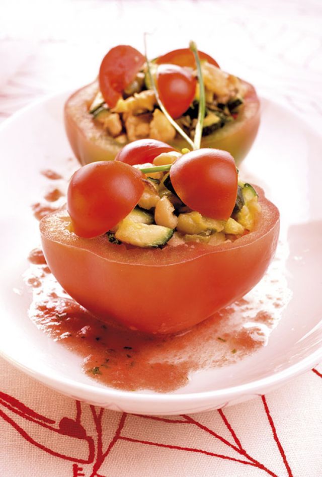 Pomodori_farciti_con_zucchine_in_succo_allerba_cipollina